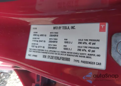 2018 Tesla Model 3 Long Range/Performance z USA, uszkodzony, nr VIN 5YJ3E1EB6JF085900